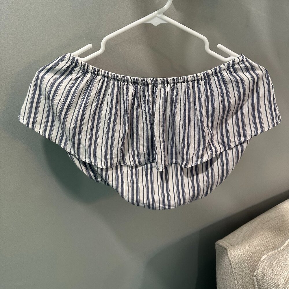 Hollister off the shoulder ruffle top - Size Small